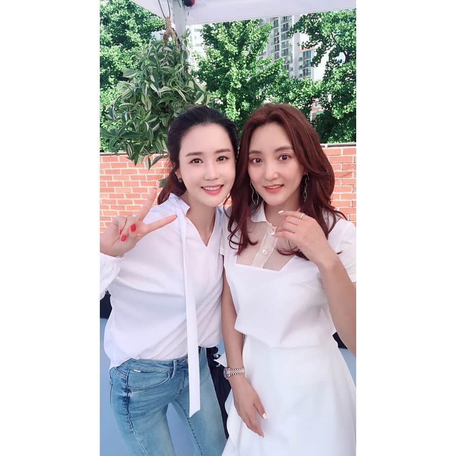 イ・ダヘのインスタグラム：「또하나의 마이러브❤️ 언제나 밝고 아름다운 바다언니 너무나 반가워서 눈물날뻔 ㅠㅠ 언니 사랑해요🥰 #好久不见#想你咯」