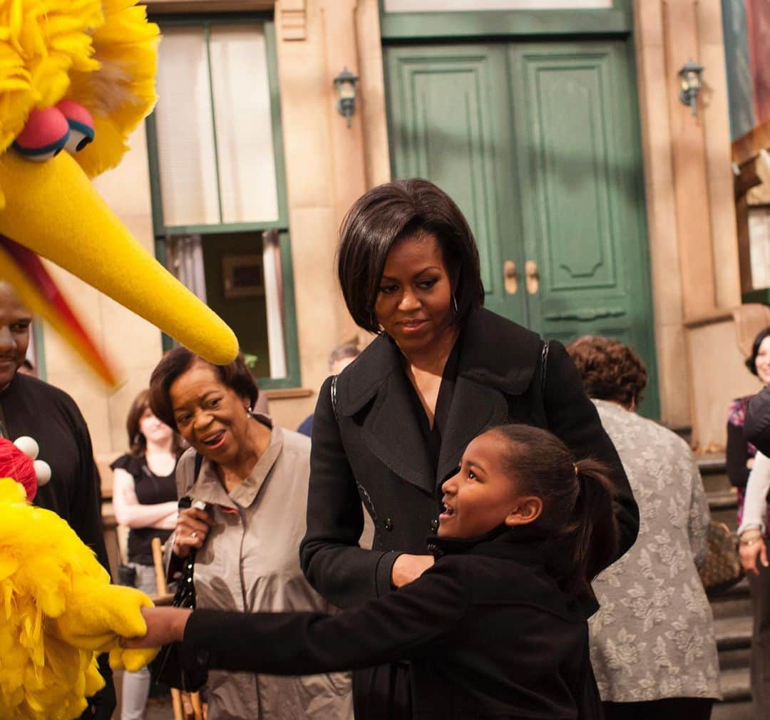 ミシェル・オバマさんのインスタグラム写真 - (ミシェル・オバマInstagram)「I could not be more honored to help celebrate 50 years of @SesameStreet tonight. It’s a program that’s been a part of my life as a child, as a mother, as First Lady—and thankfully, still today.  I’ll never forget the first time my daughters came to Sesame Street with me back in 2010. As Malia, Sasha, and I walked onto that street with the brownstone, the grocery store, and the famous trash can, we were totally overwhelmed, in awe, our faces filled with wonder, and our spirits soaring. But it wasn’t just us—my staff was mesmerized. Even the Secret Service agents had big goofy grins on.  There is something unexplainable that happens there, some unique alchemy that bubbles up that you just can’t find anywhere else. There’s nothing in the world that so beautifully marries boundless aspiration with simple goodness, nothing that strips away the daily madness and distraction, nothing that is so pure and hopeful—and absolutely essential to our future.  Congrats on 50 great years—here’s to 50 more. I hope you’ll join me in celebrating by sharing a favorite memory or lesson learned using #Sesame50.」5月30日 11時40分 - michelleobama