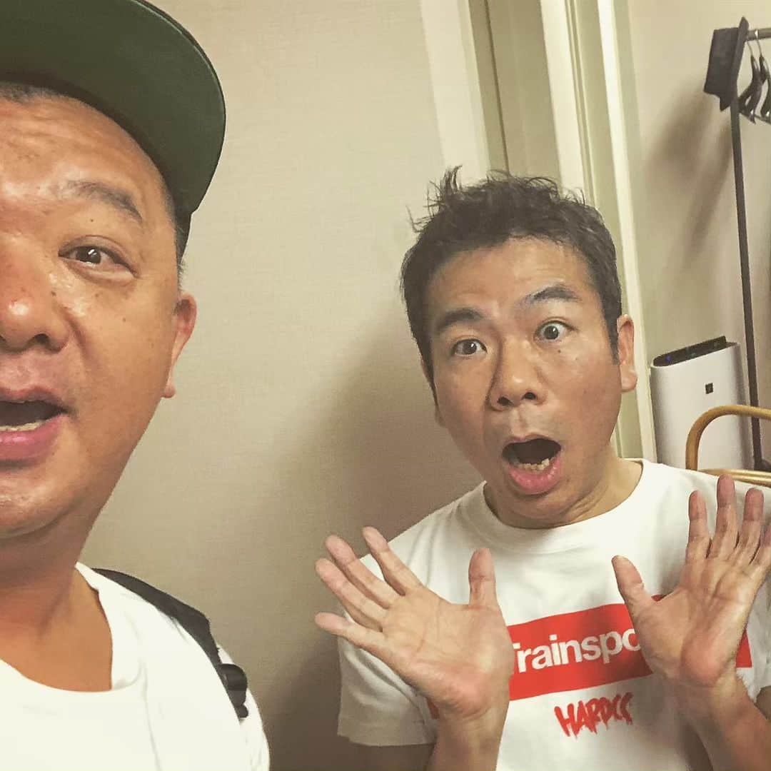 木下隆行さんのインスタグラム写真 - (木下隆行Instagram)「今夜「向かいのバズる家族」9話放送  脚本はこの方！ジョビジョバのマギーさん👏  ちっちゃいですが、才能と愛は馬鹿でかいです★w  #向かいのバズる家族」5月30日 11時49分 - tko.kinoshita