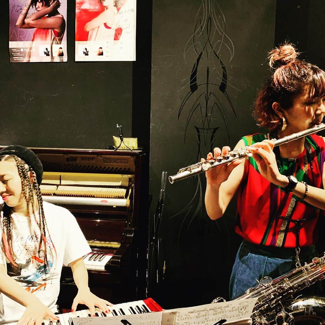 清水玲奈さんのインスタグラム写真 - (清水玲奈Instagram)「Reina × Chanoki parkaholic live🏖 . . next live ⇒6/26 jk cafe . #chanoki #keybord #sax #saxophone #tenorsax #tenorsaxophone #liveperformance #saxophonist #japan #jazzsax #instalike #instagram #music #musician #musica #femalesaxplayer #jazz #funk #爵士樂 #ponzol #saxophonelife #yamaha #reinashimizu #清水玲奈」5月30日 11時50分 - reina__shimizu