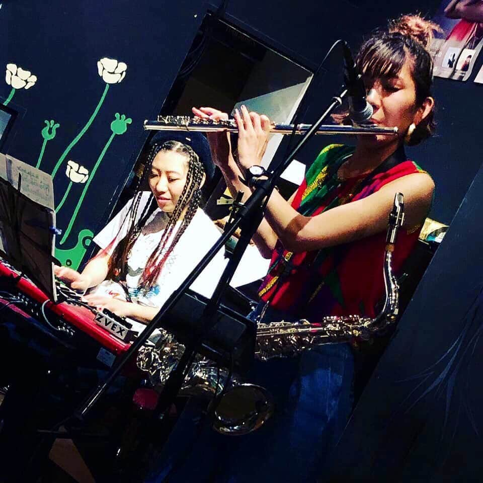 清水玲奈さんのインスタグラム写真 - (清水玲奈Instagram)「Reina × Chanoki parkaholic live🏖 . . next live ⇒6/26 jk cafe . #chanoki #keybord #sax #saxophone #tenorsax #tenorsaxophone #liveperformance #saxophonist #japan #jazzsax #instalike #instagram #music #musician #musica #femalesaxplayer #jazz #funk #爵士樂 #ponzol #saxophonelife #yamaha #reinashimizu #清水玲奈」5月30日 11時50分 - reina__shimizu