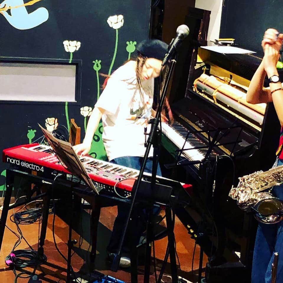 清水玲奈さんのインスタグラム写真 - (清水玲奈Instagram)「Reina × Chanoki parkaholic live🏖 . . next live ⇒6/26 jk cafe . #chanoki #keybord #sax #saxophone #tenorsax #tenorsaxophone #liveperformance #saxophonist #japan #jazzsax #instalike #instagram #music #musician #musica #femalesaxplayer #jazz #funk #爵士樂 #ponzol #saxophonelife #yamaha #reinashimizu #清水玲奈」5月30日 11時50分 - reina__shimizu