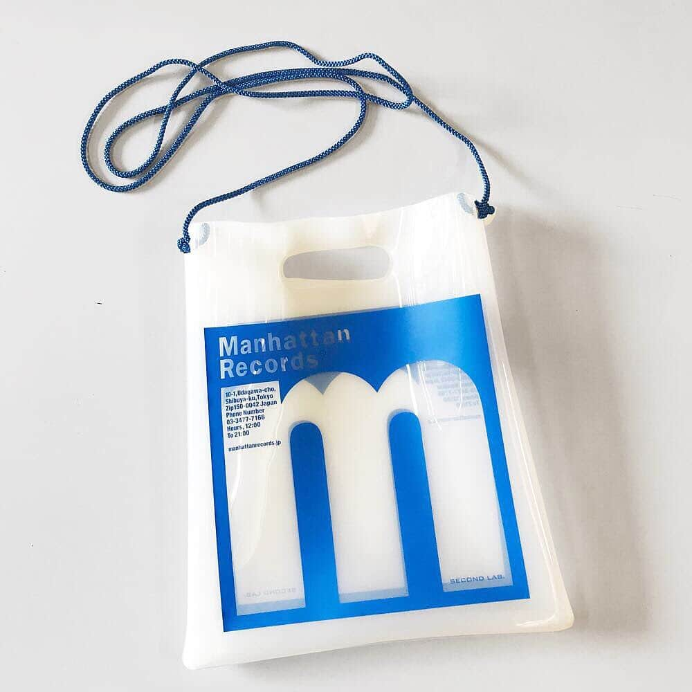 セカンドラボさんのインスタグラム写真 - (セカンドラボInstagram)「【MANHATTAN RECORDS 7inch PVC BAG】 . 残りわずか！◡̈⃝☻ . 渋谷区宇田川町に店を構える 老舗ヒッポホップ専門のレコードショップ 「MANHATTAN RECORDS」 . そのMANHATTAN RECORDSとのコラボレーション . http://secondlab.us . #secondlab #souvenir #souvenirshop #record #recordbag #vinyl #hiphop #living #products  #lifestyle #goods  #madeinjapan」5月30日 11時42分 - secondlab_official