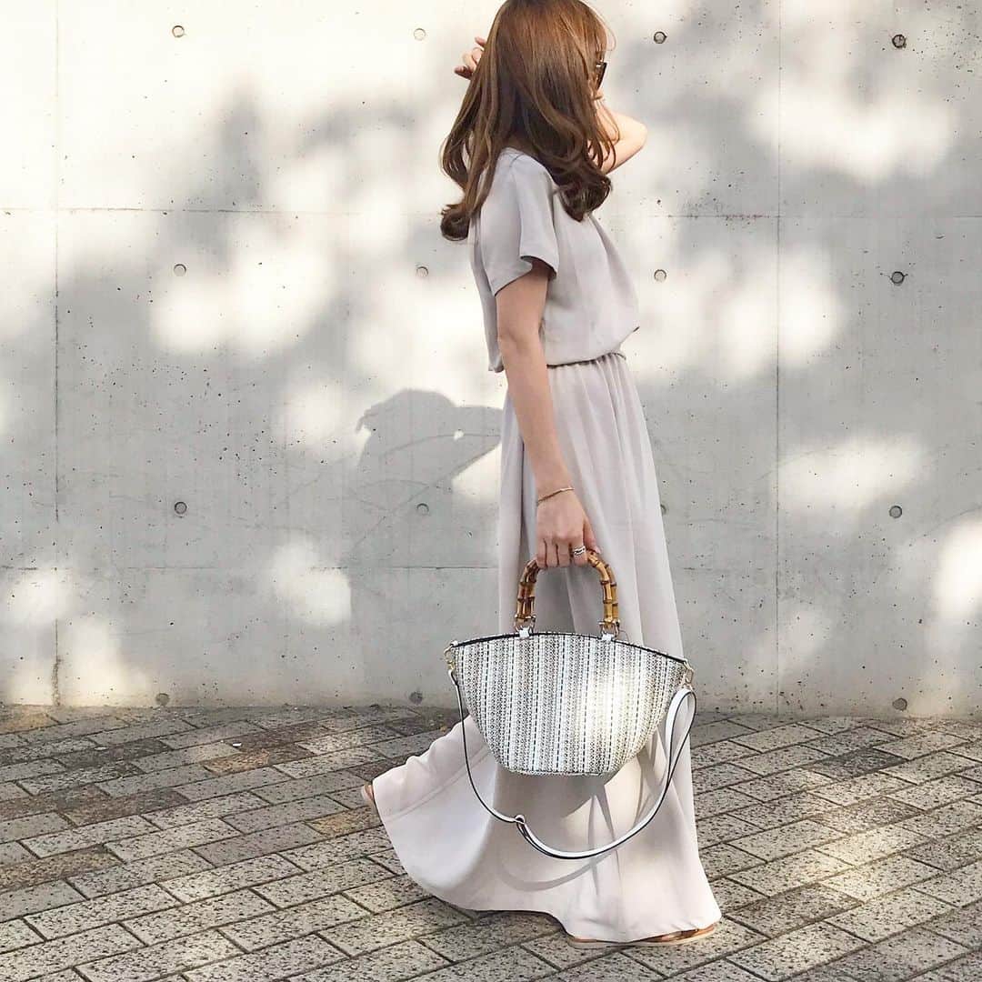 mario_dozonoさんのインスタグラム写真 - (mario_dozonoInstagram)「* 🏝🏝🏝 今日は @titivatejp のゆるワンピで楽ちんコーデ✨ 半袖だから二の腕気にせず一枚で着れるのが嬉しい😘 * 先日postしたフラットサンダルも早速活躍中👡💕💕 * * onepiece & sandals… @titivatejp (※ #ベルト付きvネックロングワンピース #フラットスクエアサンダル ) bag… zakkabox * * * #coordinate #mineby3mootd #4yuuu #ponte_fashion #beaustagrammer #titivate #titivatestyle #ティティベイト #ゆるふわアレンジ #ゆるふわ巻き #きょコ #今日の服 #今日のコーデ #夏コーデ #シンプルコーデ #ワンピースコーデ #大人女子コーデ #カジュアルコーデ #大人カジュアル #ママコーデ #リゾートコーデ #プチプラコーデ #プチプラファッション #ワントーンコーデ #お出かけコーデ #30代ファッション #ロカリ」5月30日 11時43分 - mario_dozono