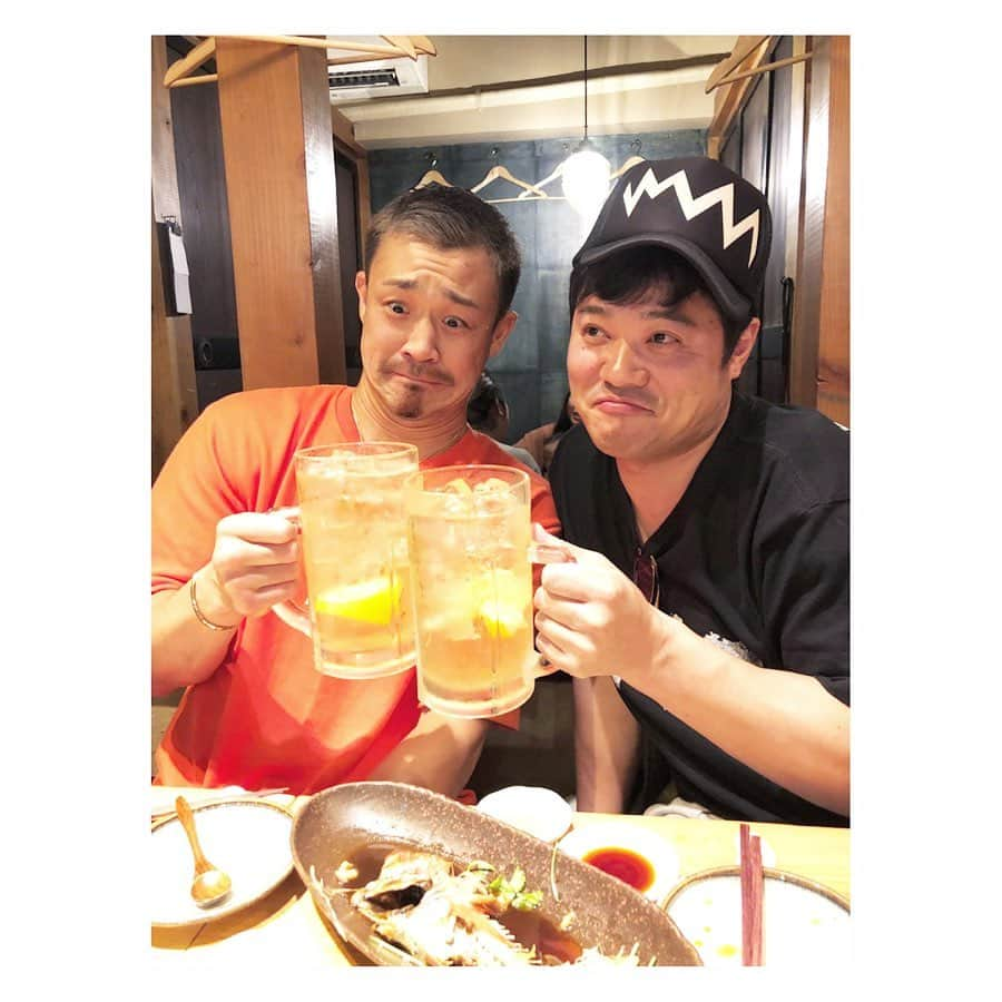 佐田正樹さんのインスタグラム写真 - (佐田正樹Instagram)「この間大和選手が飲みましょう！言うて名古屋からわざわざ東京まで飲みに来たのに潰れとったなー^_^ ペース速いもん。 あんたペース速いよって言ったのに^_^ カパカパ行くもん！ 可愛いね^_^ 楽しかったね。 城戸選手も駆けつけてくれたよ。 ありがとう！ また飲みましょう！」5月30日 11時58分 - satakisama