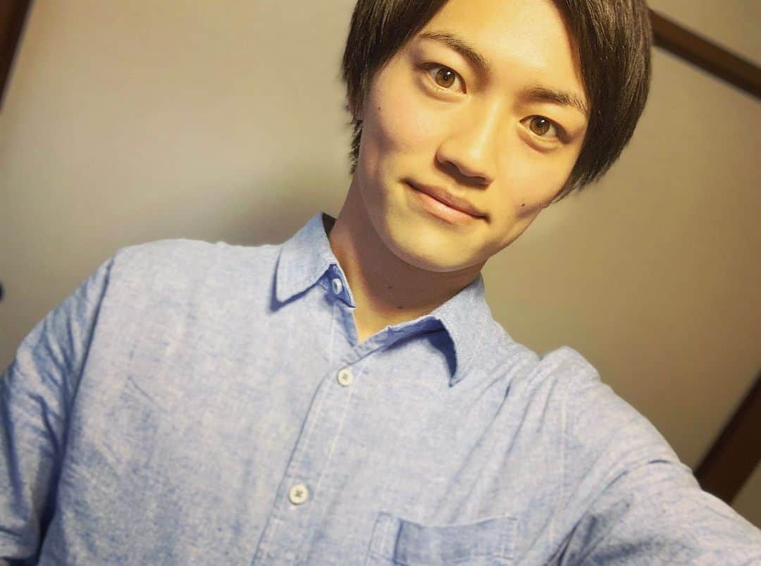 佐伯恵太のインスタグラム：「【32歳になりました！！】 今日で32歳になりました☺️ 本当にたくさんの方に応援していただき、自分の道を歩くことができて幸せだなぁと感じる日々です。31歳は最高の1年でした。芸能の面ではさらなる急成長をしていかなければいけませんが、感謝の気持ちを忘れずに、俳優として着実にステップアップしていける1年にしたいと思います❗️これからもよろしくお願いいたします‼️ #誕生日 #俳優 #役者  #タレント」