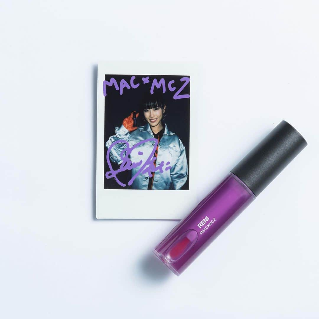 M∙A∙C Cosmetics Japanさんのインスタグラム写真 - (M∙A∙C Cosmetics JapanInstagram)「⠀ いよいよ5/31より、ももいろクローバーZ とM·A·C がコラボレーションしたビジュアルの展開がスタート✨ 「#MACXMCZ」 プレゼントキャンペーン！のお知らせ #MACXMCZ ⠀ ご本人のサイン入りチェキと、限定デザインのヒント オブ カラー リップ オイル (11ml)のセットをInstagramとTwitter、それぞれ抽選で4名様にプレゼント! ⠀ ⠀ * Instagram : 5/30(木)～6/13(木)まで * Twitter : 5/20(月)～6/13(木)まで ⠀ プレゼントキャンペーンの詳細はこちら！ ↓↓↓↓ https://www.maccosmetics.jp/momoclocampaign ⠀ ⠀ ↓↓モデル使用色↓↓ [ヒント オブ カラー リップ オイル] キャンディ ドロップ [ダズルシャドウ] フィール ザ フィーバー [パウダー キス リップスティック] ライプンド ⠀ ⠀ MAKEUP: RUMIKO IKEDA HARRIS @rumikoikedaharrismakeup ,RYOKO SHIONO, MASAMI YAMADA @macpro_tokyo , HARUKA OGIWARA @mac_yokohamatakashimaya MODEL: RENI TAKAGI (MOMOIRO CLOVER Z) @takagireni_official ⠀ ⠀ ⠀ これらのルックはNYLON JAPAN7月号にて掲載 NYLON.JP特設ページやインスタグラムでも随時更新予定！ @nylonjapan @maccosmeticsjapan ⠀ ⠀ ⠀ ⠀ ⠀ ⠀ #MACCosmeticsJapan #MACコスメ #MACCosmetics #MAC #コスメ #メイク #ももいろクローバーZ #ももクロ #momoirocloverz #MCZ #コラボ #コラボレーション #限定 #キャンペーン」5月30日 12時00分 - maccosmeticsjapan