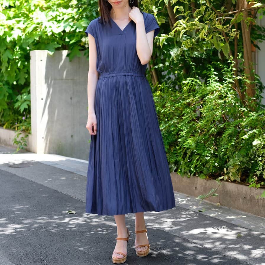 ストロベリーフィールズさんのインスタグラム写真 - (ストロベリーフィールズInstagram)「﻿ ﻿ 【andGIRL 6月号 宮田聡子さん着用】﻿ お問い合わせ殺到の大注目アイテムが﻿ ついに販売開始!!﻿ ﻿﻿ ﻿﻿ #onepiece ¥15,120(tax in)﻿﻿ no.#92_11213﻿ ﻿ 程よい光沢感と、さらりとした軽い風合いが﻿ 魅力的なワンピース。﻿ デザインもカラバリもトレンドライクな﻿ 仕上がりで洗練された都会的な雰囲気。﻿ ﻿ 宮田聡子さん着用の着回し企画📚も﻿ 要CHECKです❣️﻿ ﻿ ﻿﻿ 👉画像をタップして詳細をCHECK✔︎﻿﻿ ﻿ ﻿﻿ ﻿﻿ .......................................﻿﻿﻿﻿﻿﻿﻿﻿﻿﻿﻿﻿﻿﻿﻿ ﻿﻿﻿﻿﻿﻿﻿﻿﻿﻿﻿﻿﻿﻿﻿﻿ #STRAWBERRY_FIELDS﻿﻿﻿﻿﻿﻿﻿﻿﻿﻿﻿﻿﻿﻿﻿﻿﻿ #STRAWBERRYFIELDS﻿﻿﻿﻿﻿﻿﻿﻿﻿﻿﻿﻿﻿﻿﻿﻿﻿ #ストロベリーフィールズ﻿﻿﻿﻿﻿﻿﻿﻿﻿﻿﻿﻿﻿﻿﻿﻿﻿ #2019SS #SS﻿﻿﻿﻿﻿﻿﻿ #SUMMEER﻿﻿﻿ #夏﻿﻿﻿﻿﻿﻿ #ワンピース #サテンワンピース﻿ #サテン #プリーツ ﻿ ﻿﻿﻿﻿﻿ ﻿﻿」5月30日 12時06分 - strawberry_fields_official