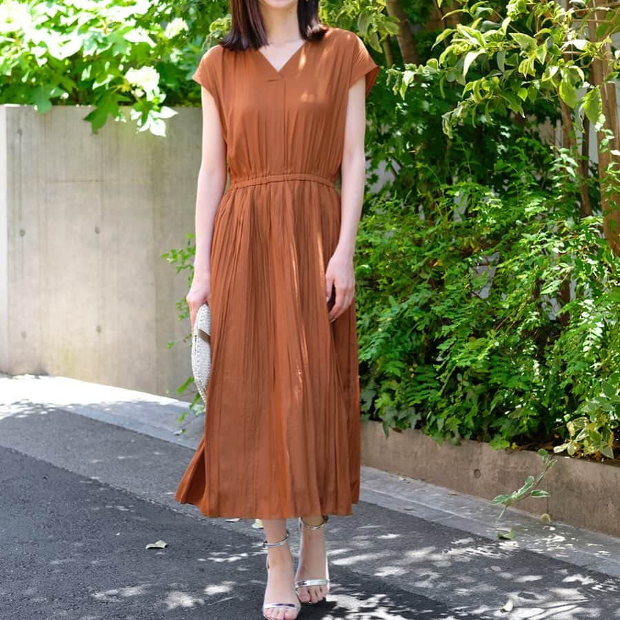 ストロベリーフィールズさんのインスタグラム写真 - (ストロベリーフィールズInstagram)「﻿ ﻿ 【andGIRL 6月号 宮田聡子さん着用】﻿ お問い合わせ殺到の大注目アイテムが﻿ ついに販売開始!!﻿ ﻿﻿ ﻿﻿ #onepiece ¥15,120(tax in)﻿﻿ no.#92_11213﻿ ﻿ 程よい光沢感と、さらりとした軽い風合いが﻿ 魅力的なワンピース。﻿ デザインもカラバリもトレンドライクな﻿ 仕上がりで洗練された都会的な雰囲気。﻿ ﻿ 宮田聡子さん着用の着回し企画📚も﻿ 要CHECKです❣️﻿ ﻿ ﻿﻿ 👉画像をタップして詳細をCHECK✔︎﻿﻿ ﻿ ﻿﻿ ﻿﻿ .......................................﻿﻿﻿﻿﻿﻿﻿﻿﻿﻿﻿﻿﻿﻿﻿ ﻿﻿﻿﻿﻿﻿﻿﻿﻿﻿﻿﻿﻿﻿﻿﻿ #STRAWBERRY_FIELDS﻿﻿﻿﻿﻿﻿﻿﻿﻿﻿﻿﻿﻿﻿﻿﻿﻿ #STRAWBERRYFIELDS﻿﻿﻿﻿﻿﻿﻿﻿﻿﻿﻿﻿﻿﻿﻿﻿﻿ #ストロベリーフィールズ﻿﻿﻿﻿﻿﻿﻿﻿﻿﻿﻿﻿﻿﻿﻿﻿﻿ #2019SS #SS﻿﻿﻿﻿﻿﻿﻿ #SUMMEER﻿﻿﻿ #夏﻿﻿﻿﻿﻿﻿ #ワンピース #サテンワンピース﻿ #サテン #プリーツ ﻿ ﻿﻿﻿﻿﻿ ﻿﻿」5月30日 12時06分 - strawberry_fields_official