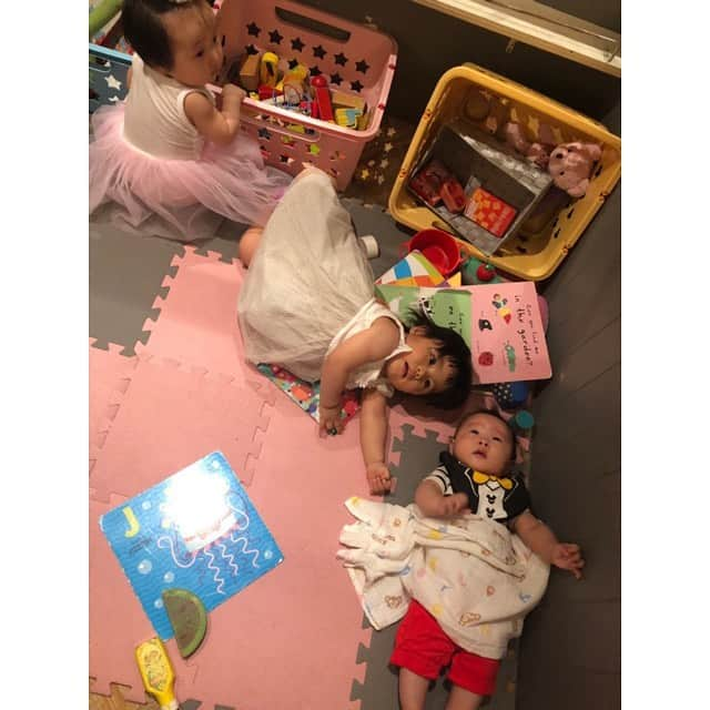 NON-Pさんのインスタグラム写真 - (NON-PInstagram)「昨日ゎ、ダンサーママ友会👶🏻💖 ・ 楽しくって、時間が経つのがあっとゆー間‼️😆 ・ まだ何も出来ないゴロンしてるだけのユウちゃんとも遊んでくれてありがとぅ🙏❤️ ・ ユウちゃん、完全ハーレム状態でした❣️www ・ またみんなで集まろ〜👶🏻💋💋💋💋 ・ ・ #👶🏻 #baby #boy #girl #ママ友 #ダンサー #dancer #ジェラピケカフェ  #オーガニック #happy #smile  #friends #ハーレム #cute #🤱🏻 #ありがとう #またね #宝物 #mylove #iloveyou #愛してる」5月30日 12時09分 - nonp_mam