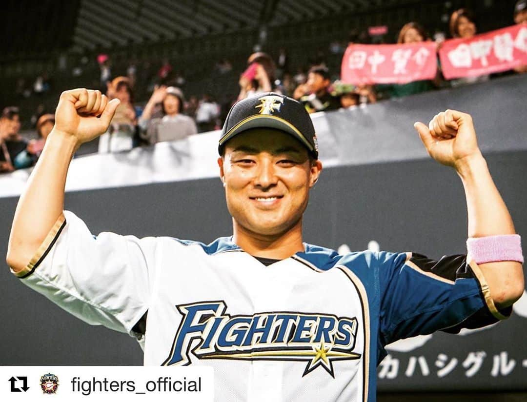 Rawlings Japanさんのインスタグラム写真 - (Rawlings JapanInstagram)「#Repost @fighters_official with @get_repost ・・・ せーーのっ！！📣 #lovefighters #飛び出せ新時代 #田中賢介 #さすがの一発 #逆転ホームラン #最高な秋を#teamrawlings  @rawlings_japan_llc」5月30日 12時09分 - rawlings_japan_llc