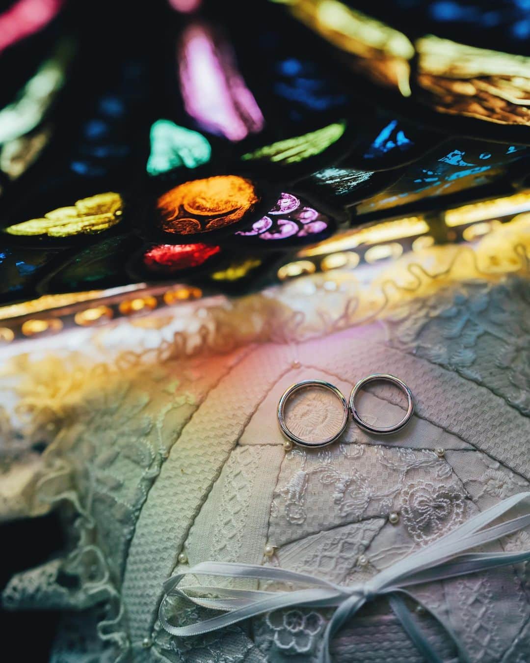 神戸セントモルガン教会さんのインスタグラム写真 - (神戸セントモルガン教会Instagram)「@kobe_st.morgan_church をフォローして、 #神戸セントモルガン教会 でお写真を投稿してくださいね* . ------------------- ふたりの結婚を結んだ結婚指輪。 そんな彼の想いが溢れる、 ふたりの想い出が詰まったリングを 前撮りの撮影で オシャレに撮るのもおすすめです◎ ------------------- . ▽予約はTOPのリンクから❁ お問い合わせはDMに** >>>@kobe_st.morgan_church . ------------------- #結婚式 #ウェディング  #神戸花嫁 #神戸プレ花嫁  #関西花嫁 #神戸花嫁会 #神戸セントモルガン教会  #セントモルガン教会  #神戸結婚式 #KOBE #式場迷子 #ブライダルフェア #TAGAYA #weddingtbt #Dressy花嫁 #marryxoxo #ウェディングニュース #大聖堂 #チャペル #リング交換  #指輪」5月30日 12時14分 - kobe_st.morgan_church