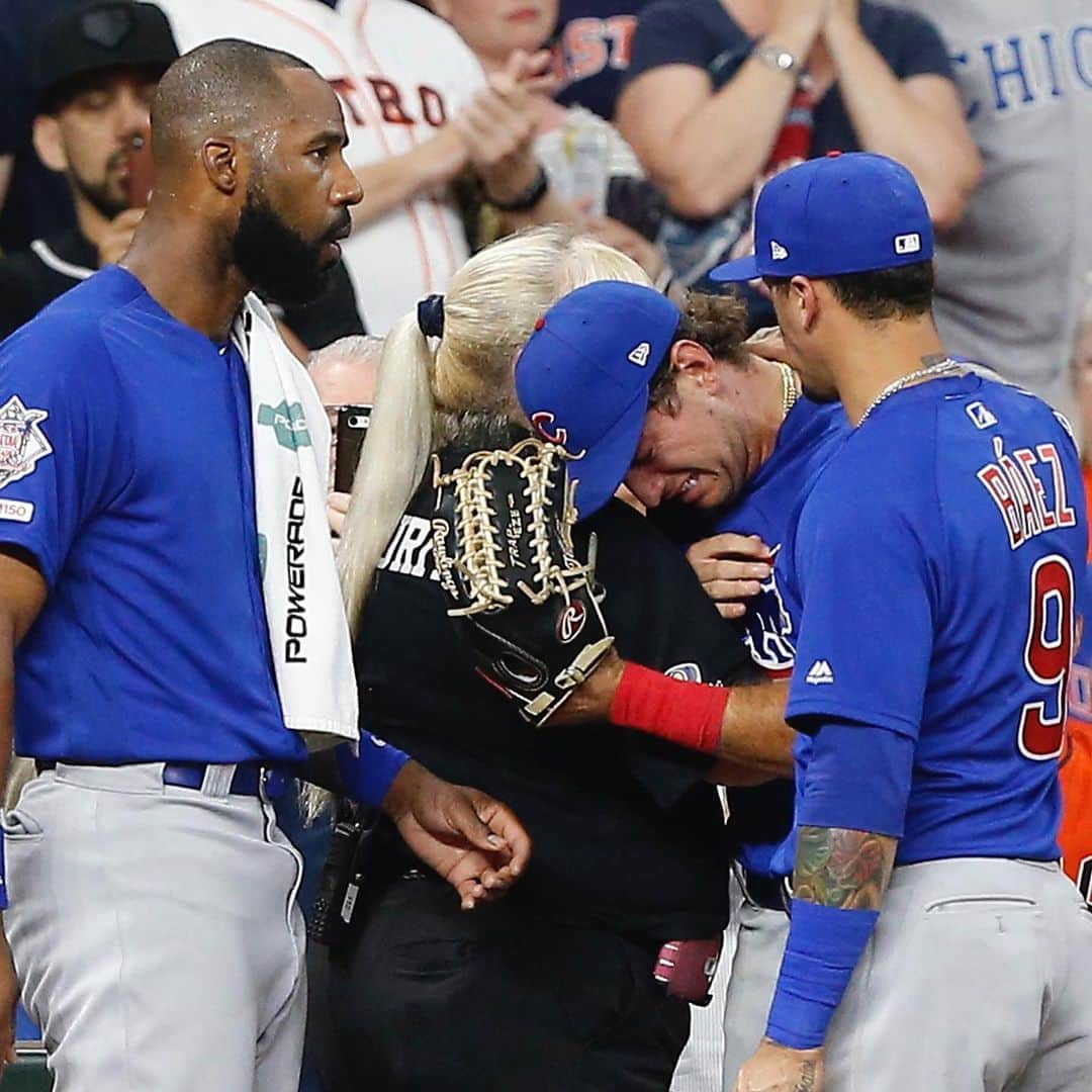 NBC Newsさんのインスタグラム写真 - (NBC NewsInstagram)「#Chicago #Cubs outfielder Albert Almora hit a line drive foul into the stands in the fourth inning of Wednesday night’s game against the #Astros. The ball appeared to strike a small child, who had to be carried out of the stands to receive medical attention. . Almora was comforted by Jason Heyward and Javier Baez after checking on the child. Click the link in our bio for more. . 📷 Bob Levey/ @gettyimages」5月30日 12時17分 - nbcnews