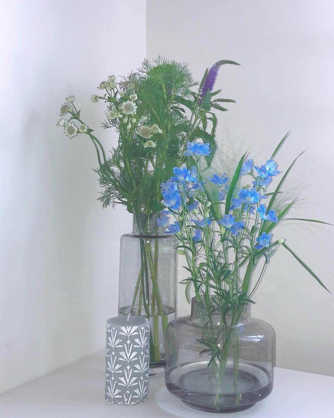 内田眞由美さんのインスタグラム写真 - (内田眞由美Instagram)「北欧デザインの花瓶をgetしたので 新しいお花をいれました💐💐 グレーがかってるのがかわいい。 #Royaldesign #ロイヤルデザイン #フラワーベース」5月30日 12時29分 - mayumi_mmm_