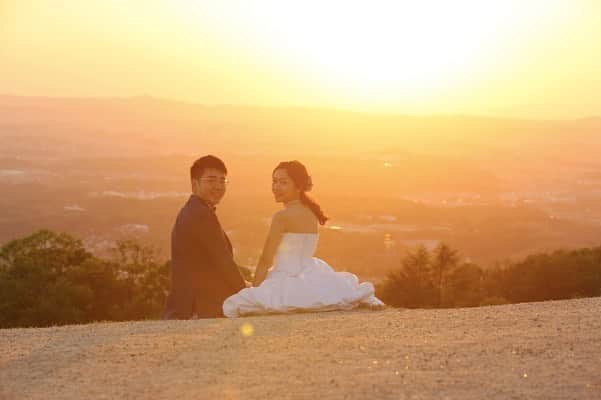 Decollte Wedding Photographyさんのインスタグラム写真 - (Decollte Wedding PhotographyInstagram)「Beautiful Sunset shot!🧡🧡﻿ ﻿ ［ Mt. Wakakusa Nara 若草山 奈良］﻿ photo by @aiki_shimozono.tvb﻿ Hair&Makeup @maeda.noriko_hairmake_tvb﻿ ﻿ @studiotvb_nara﻿ @decollte_weddingstyle﻿ @decollte_weddingphoto﻿ ﻿ #overseasprewedding #japanpreweddingphoto #preweddingphoto #prewedding #japan #sunset #sunsetphoto #nara #decolltephoto #deer #love #romantic #海外婚紗 #唯美 #婚紗攝影 #日本 #奈良 #鹿仔 #花嫁 #日式  #婚展 #婚展優惠」5月30日 12時41分 - d_weddingphoto_jp
