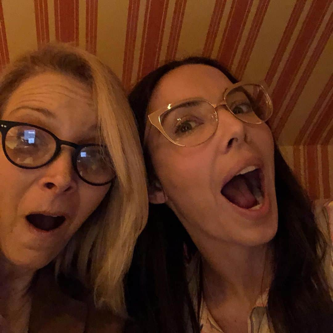 リサ・クドローさんのインスタグラム写真 - (リサ・クドローInstagram)「My great great great grandmother and @whitneycummings」5月30日 12時46分 - lisakudrow