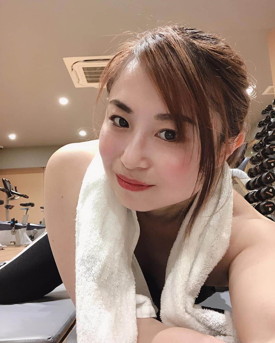 岡本雅世さんのインスタグラム写真 - (岡本雅世Instagram)「Gymで一汗🏃‍♀️💨 #フィットネス女子 #トレーニング #美ボディメイク #健康管理 #朝活」5月30日 12時49分 - masayo_okamoto