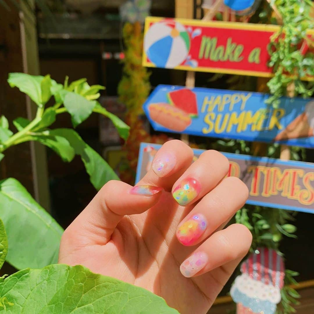 スアさんのインスタグラム写真 - (スアInstagram)「슥- 지나가다가 찍어봤는데 너무 잘 어울린다 헤헤 😳💚🧡💛」5月30日 12時56分 - midoricoo