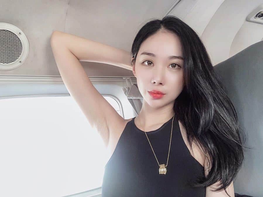 イユエリンさんのインスタグラム写真 - (イユエリンInstagram)「오늘 뭐 입어야되나..🌹」5月30日 13時05分 - leehyemin0503