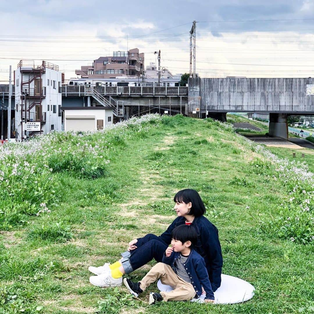 鈴川絢子さんのインスタグラム写真 - (鈴川絢子Instagram)「6月18日発売﻿ 『鈴川絢子とちっくんの東京電車さんぽ』(JTBパブリッシング)﻿ ﻿ 発売日が刻一刻と近づいてきました。﻿ ✏︎…現在最終原稿確認中﻿ ﻿ みなさま前回のpostにたくさんのコメントありがとうございます！﻿ さっそく予約しました！との声も多数頂き、たくさんの方に読んで頂ける嬉しさとドキドキで18日がとにかく待ち遠しいです☺️﻿ ﻿ ﻿ そして現在、神保町の書泉グランデさんでは店頭とオンラインにてサイン本の予約を受付中です！﻿ 6月2日締切となっておりましたが、大変好評とのことで6月9日まで延長して頂けることになりました！ 皆さまありがとうございます🙇‍♀️💖 ﻿ そしてそして、近日中には発売記念イベントに関してもお知らせできるかと思いますのでぜひ楽しみにしていてください🚃✨！﻿ ﻿」5月30日 13時22分 - suzukawaayako