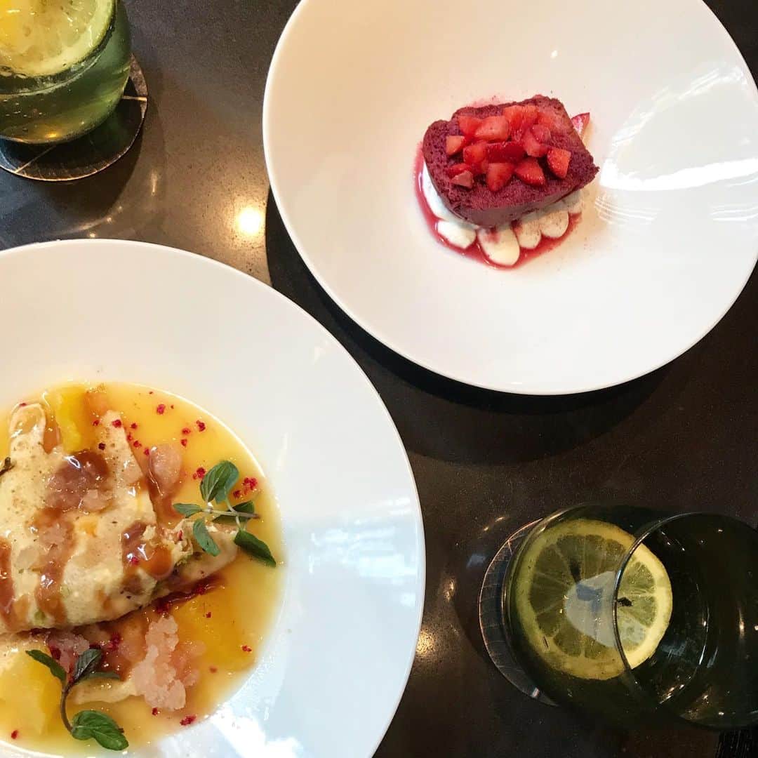 のインスタグラム：「sweet🌹🌹 糖質カットがいいって言うのは知っているんだが、ついつい食べちゃう🤦🏼‍♀️ #痩せないやつ #誘惑に負ける #甘いもの大好き」