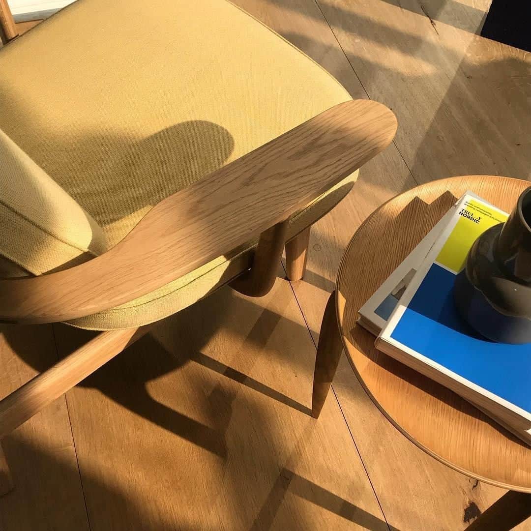 フリッツハンセンさんのインスタグラム写真 - (フリッツハンセンInstagram)「The Lounge Chair JH97™ by @JaimeHayon has wide arms that support the body, making relaxation that much easier.  Captured by @carolinedethier  #fritzhansen #fritzhansenuniverse #jaimehayon #jh97chair」5月30日 13時30分 - fritzhansen