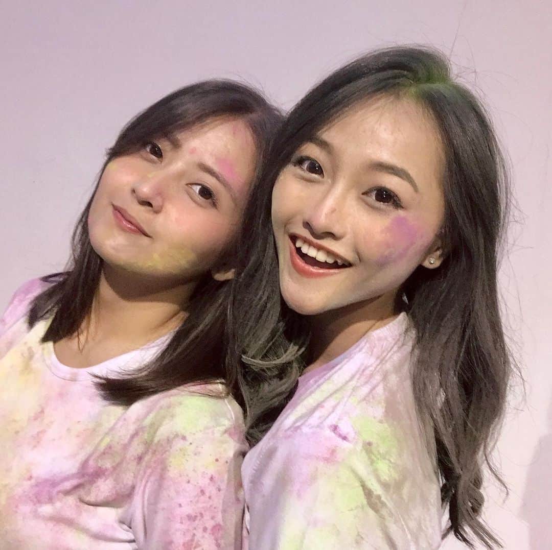 ロナ・アングラエニのインスタグラム：「Best friends are people you don’t need to talk to every single day. You don’t need to talk to each other for weeks, but when you do, it’s as if you’d never stop talking. #eaaaaa #ciaaaa #RoNat」