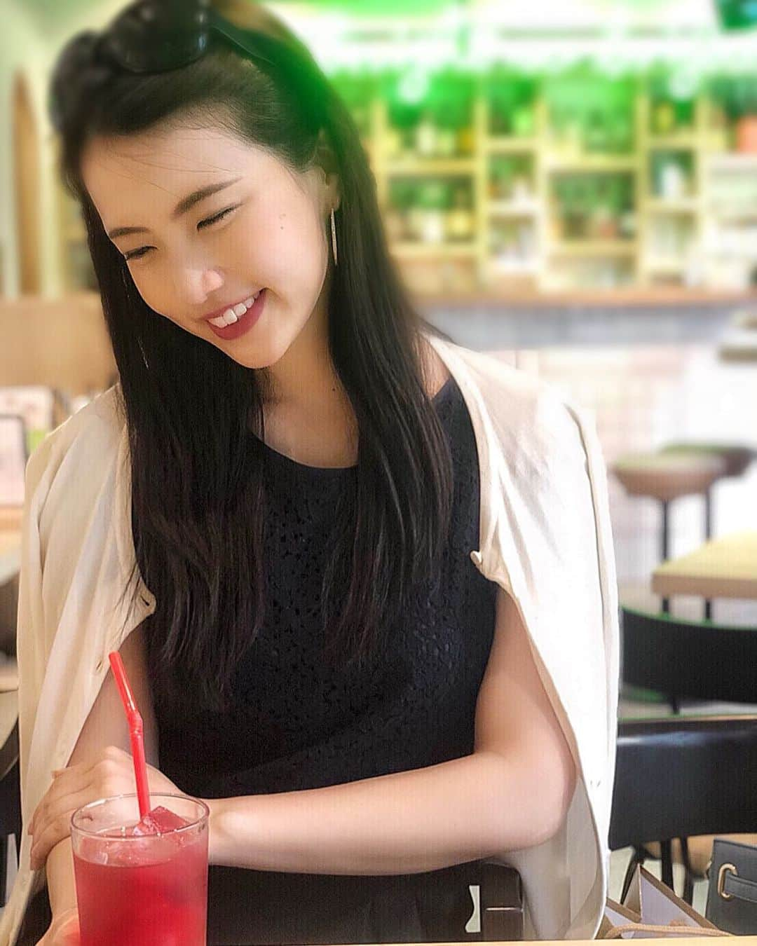 工藤沙織さんのインスタグラム写真 - (工藤沙織Instagram)「自分の取扱説明書を持っていますか？👀 . . 最近はパーソナルカラーも浸透してきて、ドラッグストアやデパートのコスメ売り場でも「 ブルベ」「イエベ」などによってのオススメが書いてあることが多くなった気がします💄 . 自分をより魅力的に魅せる服装やメイクがわかると、おしゃれの幅も広がるし自分に自信も持てるよね。 . パーソナルカラーは「外見」の取扱説明書。 . . では、内面は？ . . 自分のカラダのことどれだけ知っていますか？ . . 遺伝子レベル🧬で自分の取扱説明書を知ることができると、ストレス対策やダイエット、体調管理にとても役に立ちます。 . 仕事もバリバリ、プライベートも充実させたい。 . . そう思う欲張りな20代の私たちには絶対的に必要なスキル。 . そして大切な家族、友人、パートナーを守るためにも生まれてから死ぬまで変わらない遺伝情報に基づく栄養学は知ってほしい。。 . . 私自身6ヶ月寝たきりになり、私の家族も今年に入り癌の手術をしたこともあり . 「病気になってからでは遅い」ということを痛いほど感じています。 . . 「なんとなく具合が悪い」を放って置かないでほしい。 . またDNA×栄養学×自己肯定感のお茶会やセミナーもどんどん開催していきます。 . ご興味ある方はDMお待ちしております🌸 . . #一度きりの人生 #DNA栄養学 #健康寿命 #健康 #未病 #ダイエット #ダイエット法 #痩せたい #栄養学 #ヘルスコンシャス #パーソナルカラー #イエベ #ブルベ #サマー #オータム #stflairDNA栄養学®️」5月30日 13時37分 - sally.kudo