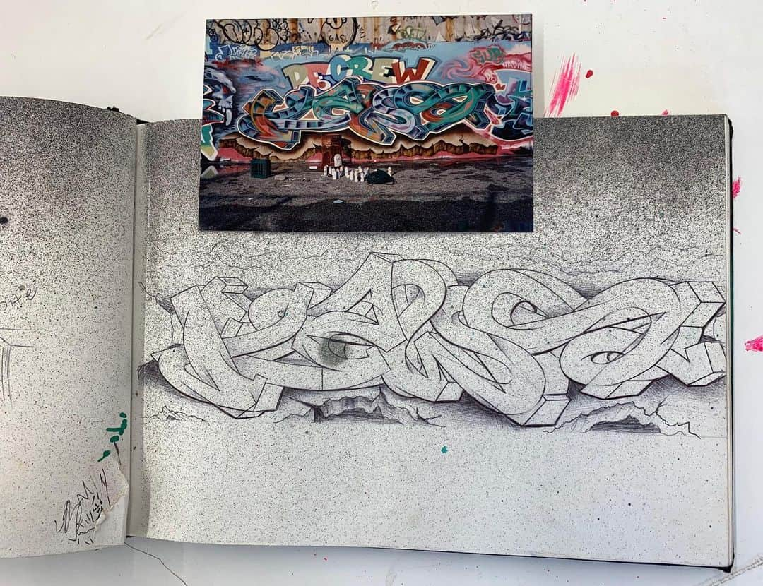 KAWSONEさんのインスタグラム写真 - (KAWSONEInstagram)「I feel like this whole week has been #TBT going through old photos and sketch books for a new book project this fall. This sketch is for a wall painted in Queens (pictured) around 1994 (I think) #KAWS」5月30日 13時52分 - kaws