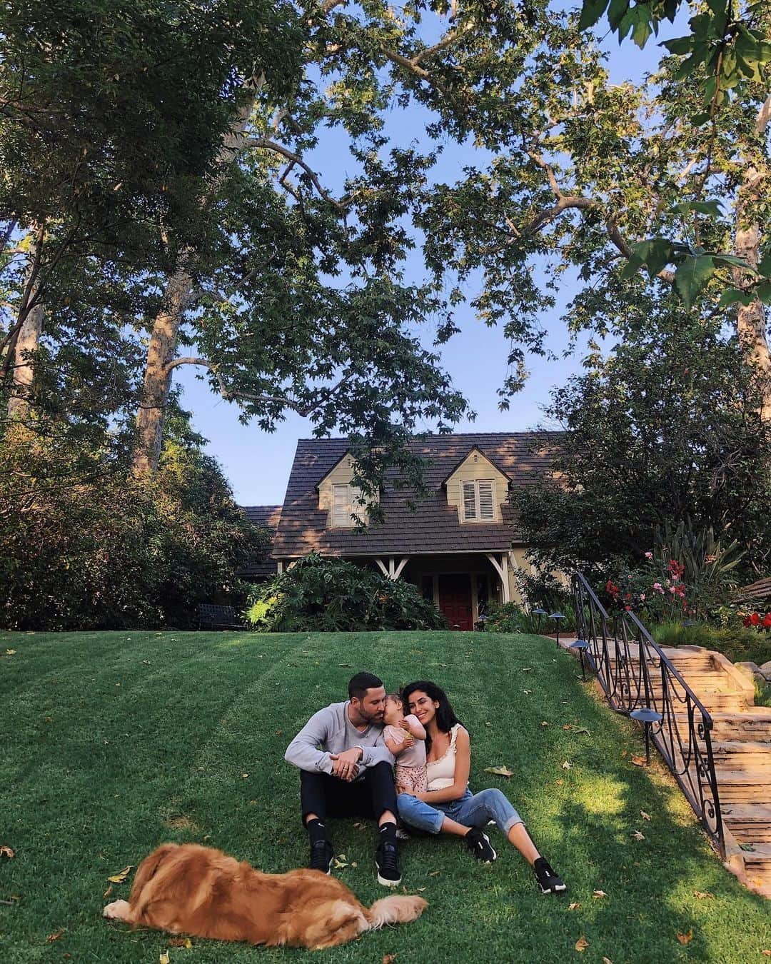 Sazan Hendrixさんのインスタグラム写真 - (Sazan HendrixInstagram)「All packed and ready for our Texas summer! But first...Story time. Did you know it was this exact spot where Stevie & I first fell in love with this cozy tucked away 1940s property 😍 We were extremely early for the open house like two first-time home buying dumb dumbs and we accidentally walked onto the property before showtime lol oops. I was also pregnant at the time (but didn’t know it yet!) so instantly I felt drawn to this house & might have even whispered, “this is where we’re going to have baby #1!” It’s funny how it all worked out. God was probably smiling down thinking, “oh you just wait and see what I have in store for you...” I’ll never forget all the sweet memories we got to make in this house. All the laughs, all the gatherings, all the morning quiet times & the Teeny times and of course the endless videos I recorded for my channel connecting with all of you. I was so emotional last night when we packed up everything (YouTube fam knows wassup) but i woke up today feeling so grateful as we close this chapter. I couldn’t help but remember all the previous growth chapters of my life that led me here. Aka flashbacks to growing up in a 3 bedroom apartment with my family of 7 for a majority of my young life. A place where my parents had to work hard to make the rent every month and laying in bed some nights, I would wonder if I was ever going to have my own room (I didn’t get my own room until I was a sophomore in high school) - so fast forward to now. To even be in a position like this where we’re looking to upgrade and grow our family is a complete blessing and crazy dream come true for me. Yes hard work pays off, but the fact that God had His hand on my life then and He still got me now is what makes me smile from ear to ear. I was also reminded that no matter where we live, my family is my home 💞 Our next house is going to be a place where we will plant ourselves for many years to come. A home where we will welcome all of our children (God willing!) into this world. It’s out there somewhere. God never disappoints so I know He is cooking up something special just for us. On to the next chapter we go..#beyondblessed」5月30日 13時53分 - sazan