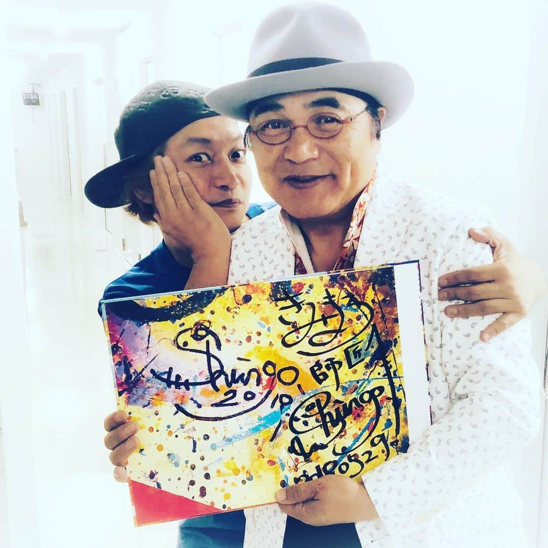 香取慎吾さんのインスタグラム写真 - (香取慎吾Instagram)「#きみまろ師匠 が #boum3 に来てくれました！！嬉しくて嬉しくて. #師匠 の背中に隠れてホッペを手で隠し.写真を撮ってもらったら.なんだか師匠より顔がすっごく小さく写っちゃいました！！ ありがとうございました！感謝です！感動です！！いつも！ @ayanokojikimimaro_official  #綾小路きみまろ #香取慎吾 @boum3.2019」5月30日 13時51分 - katorishingo_official