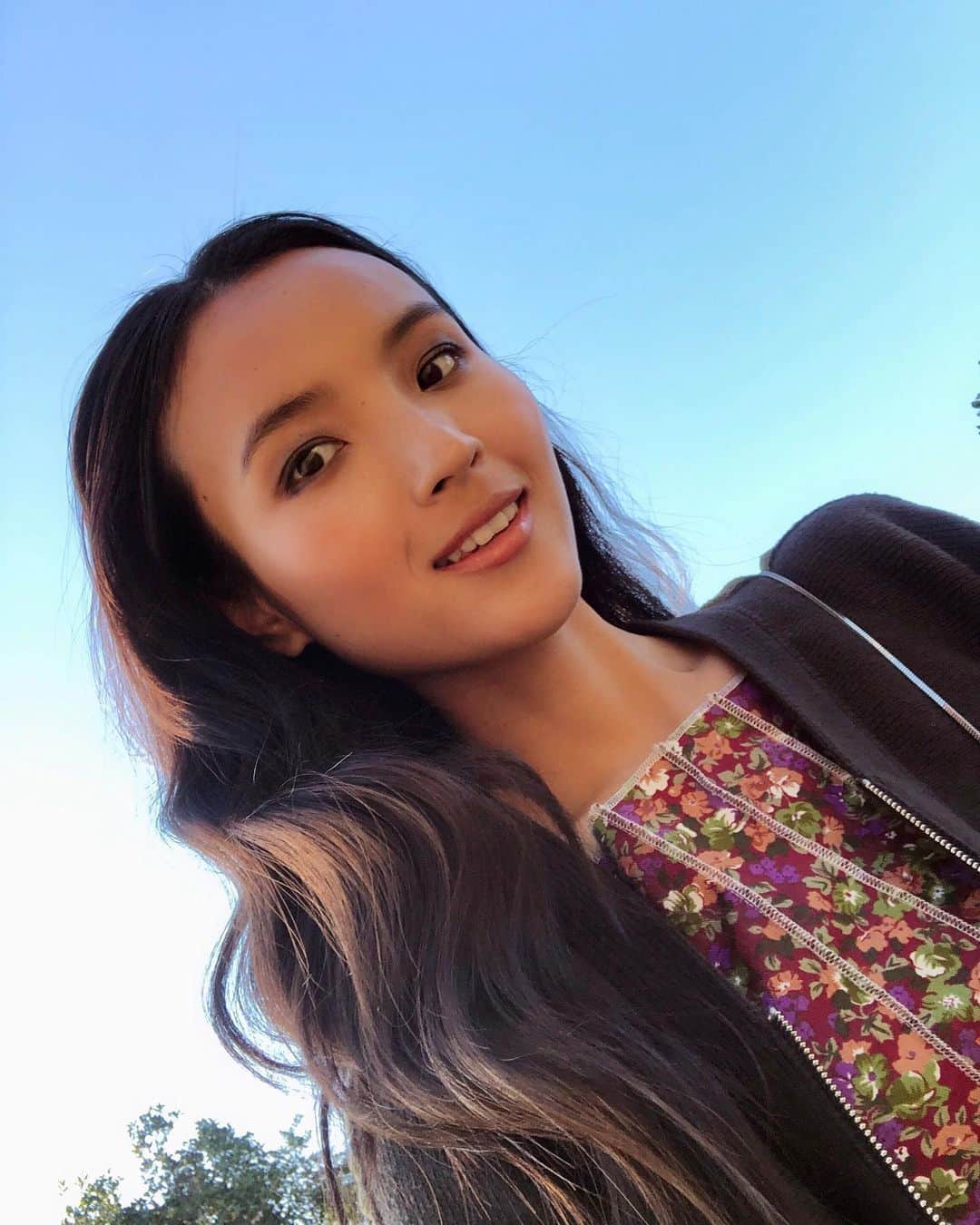 ルピン・ワンのインスタグラム：「Good to be work in LA local. 🌞Don’t even need to fly ! Could not be better! Drive to work. Drive to home ! Yes ! Book me please!!!🤣」