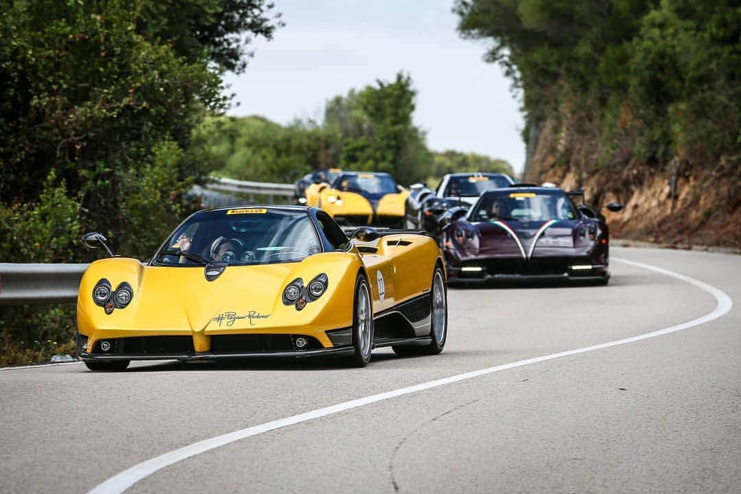 パガーニ・アウトモビリのインスタグラム：「Beauties on parade.  #pagani #paganiraduno - The Vanishing Point 2019 #zonda #zondaf #huayra #huayrabc #huayraroadster」