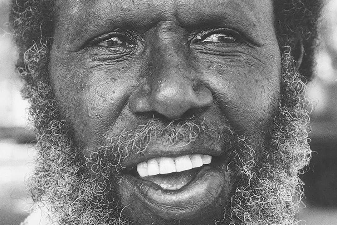 のインスタグラム：「In recognition of the important cultural and human rights legacy of Uncle Eddie Mabo, we are honoured that Jeff McMullen AM will present the 5th MAAS Mabo Address, this Friday at 5pm. Tickets are free, but bookings are essential. Secure your place via the link in our bio 👆  #NRW2019 📷: Eddie Mabo, photo by Jim McEwan」