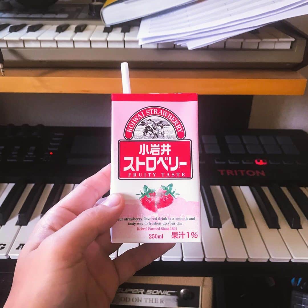 のインスタグラム：「[ヤンキー用語] ちょっとだけ良い事あった時の小祝いコーヒー(本日はストロベリー🍓) #木更津」