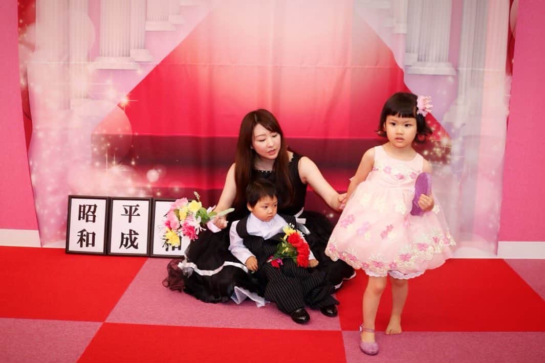 歩りえこさんのインスタグラム写真 - (歩りえこInstagram)「お姉ちゃんが4歳を迎えました❣️ #お姉ちゃん #誕生日 #4歳 #記念写真」5月30日 14時30分 - riekoayumi