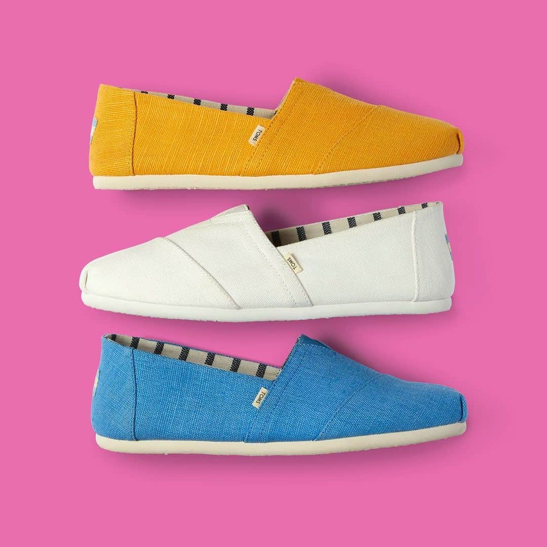 のインスタグラム：「Got a fave? Tell us which color you’d wear in the comments below.」