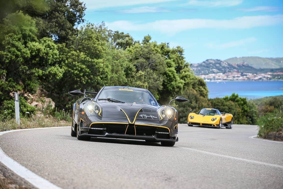パガーニ・アウトモビリのインスタグラム：「Perfect picture from the #paganiraduno - The Vanishing Point 2019  See more on our Facebook channel.  #pagani #huayrabc #zondaf」