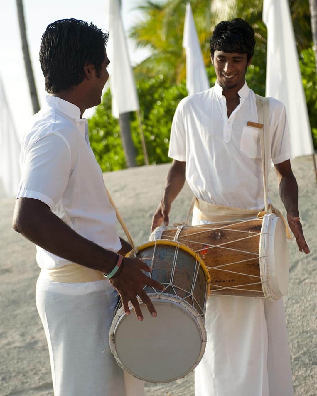 Conrad Hotelsのインスタグラム：「March to the beat of your own boduberu @conrad_maldives. #StayInspired」