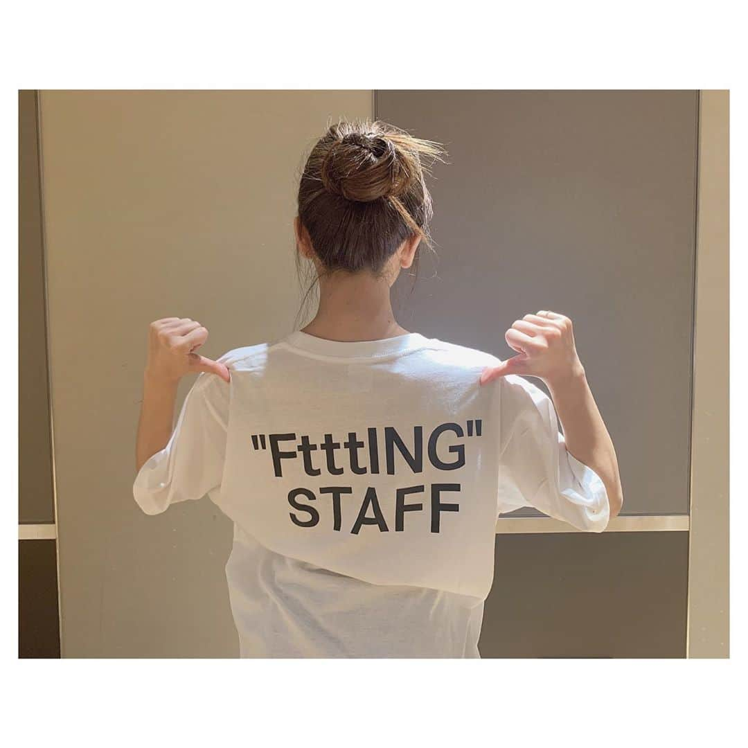 板野友美さんのインスタグラム写真 - (板野友美Instagram)「“T”シャツ  #LIVEグッズ #Tシャツ #FtttINGSTAFF」5月30日 23時59分 - tomo.i_0703