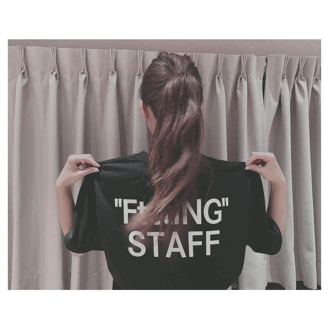 板野友美さんのインスタグラム写真 - (板野友美Instagram)「“T”シャツ  #LIVEグッズ #Tシャツ #FtttINGSTAFF」5月30日 23時59分 - tomo.i_0703