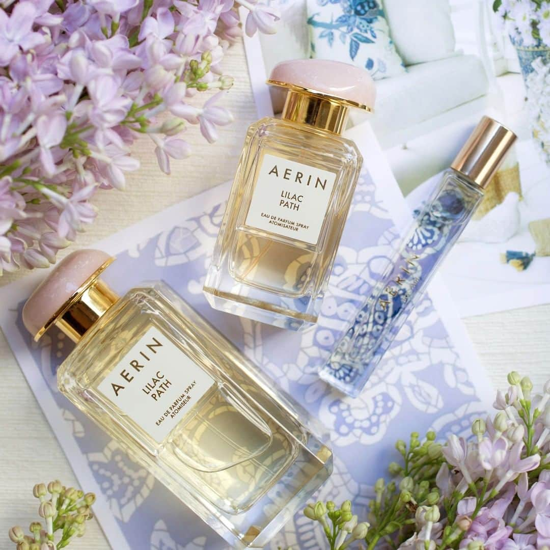 エスティローダーさんのインスタグラム写真 - (エスティローダーInstagram)「Greet summer with the scent of @AERIN's Lilac Path. Let this intricate fusion of lilacs take over your senses. Click the link in our bio to shop the Lilac Path fragrance and rollerball. #AERINBeauty #MyPerfectEscape」5月31日 0時00分 - esteelauder