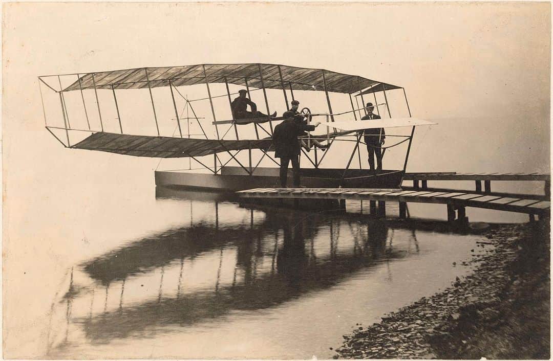 National Geographic Creativeさんのインスタグラム写真 - (National Geographic CreativeInstagram)「Photo by the Alexander Graham Bell Family | A seaplane named "The Loon" is docked on Keuka Lake, New York. In this photograph, The Loon is shown without its engine. This image was captured in July 1908. #ThrowBackThursday #NationalGeographicSociety #Vintage」5月31日 0時02分 - natgeointhefield