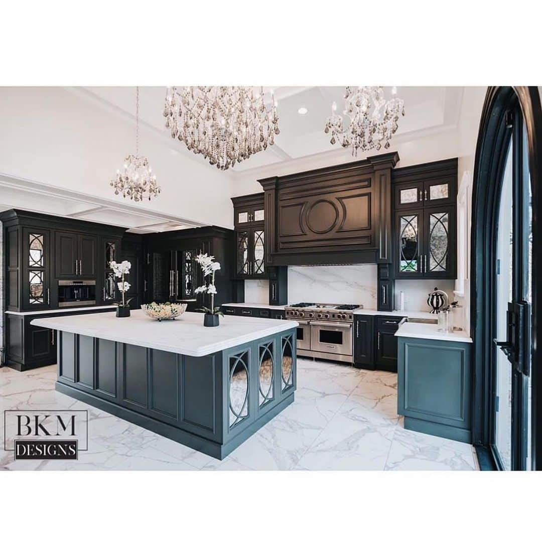 さんのインスタグラム写真 - (Instagram)「Swipe for more 💕This kitchen!! 😱🤤 by @bkm_designs」5月31日 0時10分 - inspire_me_home_decor