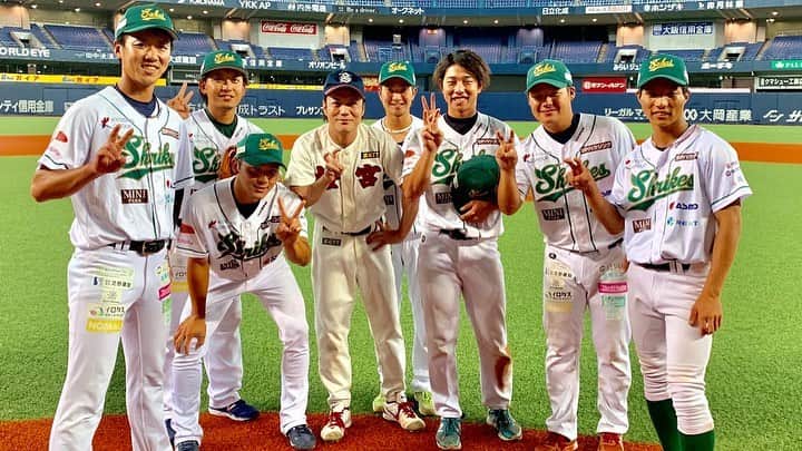 大西宏明さんのインスタグラム写真 - (大西宏明Instagram)「堺シュライクス 京セラドームで初試合🥎🥎🥎 😁😁😁 堺シュライクス 笑ぎゅう共々お世話になってますSPハウジング 梅田社長率いる 芸能人チーム チーム桜宮と草野球対戦でした‼️‼️‼️ シュライクス選手はドームでの試合に目を輝かせていました✨✨✨ とてもいい経験をさせて頂き有難う御座いました^_^  #spハウジング  #梅田社長  #いつも有難う御座います  #堺シュライクス  #笑ぎゅう  #お世話になってます  #京セラドーム  #ケツカッチン高山 さん #シャンプーハットこいで さん #etking  #クラッチ くん #ブービー #ガリガリガリクソン  #女と男市川 くん #強 くん #楽しい時間でした  #明日 #ナイター試合  #応援宜しくお願い致します #smile #ほなっ！！」5月31日 0時25分 - ohnishi_hiroaki_0428