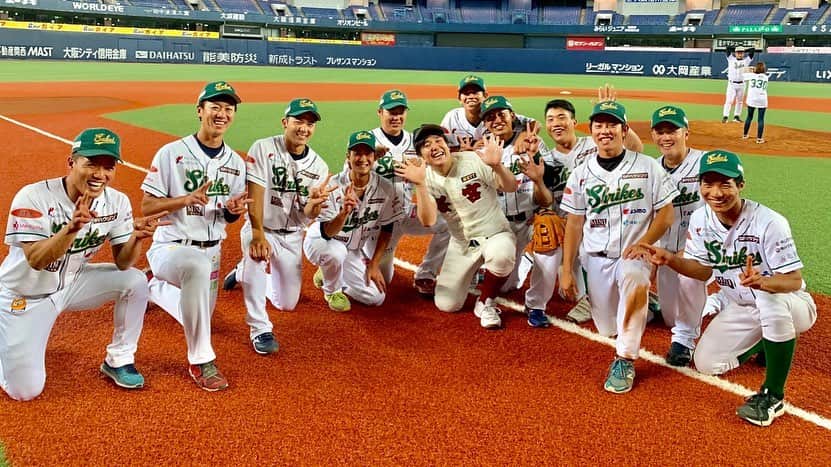大西宏明さんのインスタグラム写真 - (大西宏明Instagram)「堺シュライクス 京セラドームで初試合🥎🥎🥎 😁😁😁 堺シュライクス 笑ぎゅう共々お世話になってますSPハウジング 梅田社長率いる 芸能人チーム チーム桜宮と草野球対戦でした‼️‼️‼️ シュライクス選手はドームでの試合に目を輝かせていました✨✨✨ とてもいい経験をさせて頂き有難う御座いました^_^  #spハウジング  #梅田社長  #いつも有難う御座います  #堺シュライクス  #笑ぎゅう  #お世話になってます  #京セラドーム  #ケツカッチン高山 さん #シャンプーハットこいで さん #etking  #クラッチ くん #ブービー #ガリガリガリクソン  #女と男市川 くん #強 くん #楽しい時間でした  #明日 #ナイター試合  #応援宜しくお願い致します #smile #ほなっ！！」5月31日 0時25分 - ohnishi_hiroaki_0428