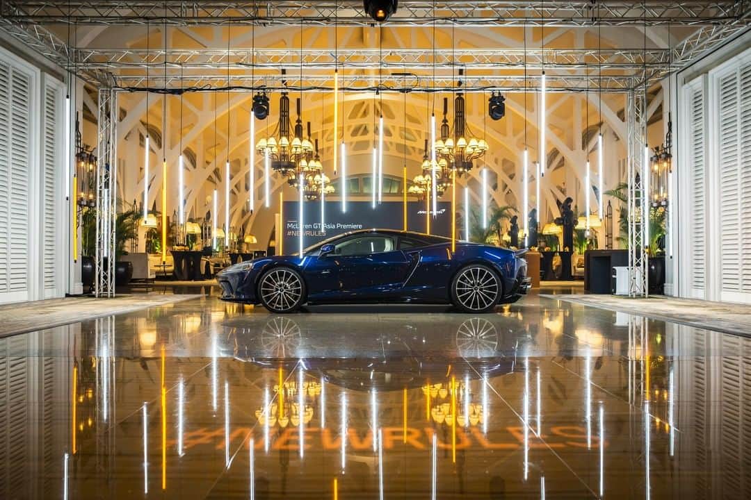McLaren Automotiveさんのインスタグラム写真 - (McLaren AutomotiveInstagram)「The #NewMcLarenGT sets a new benchmark of Grand Touring and looks right at home in Singapore. #NEWRULES 📸 @adrianvanq」5月31日 0時42分 - mclarenauto