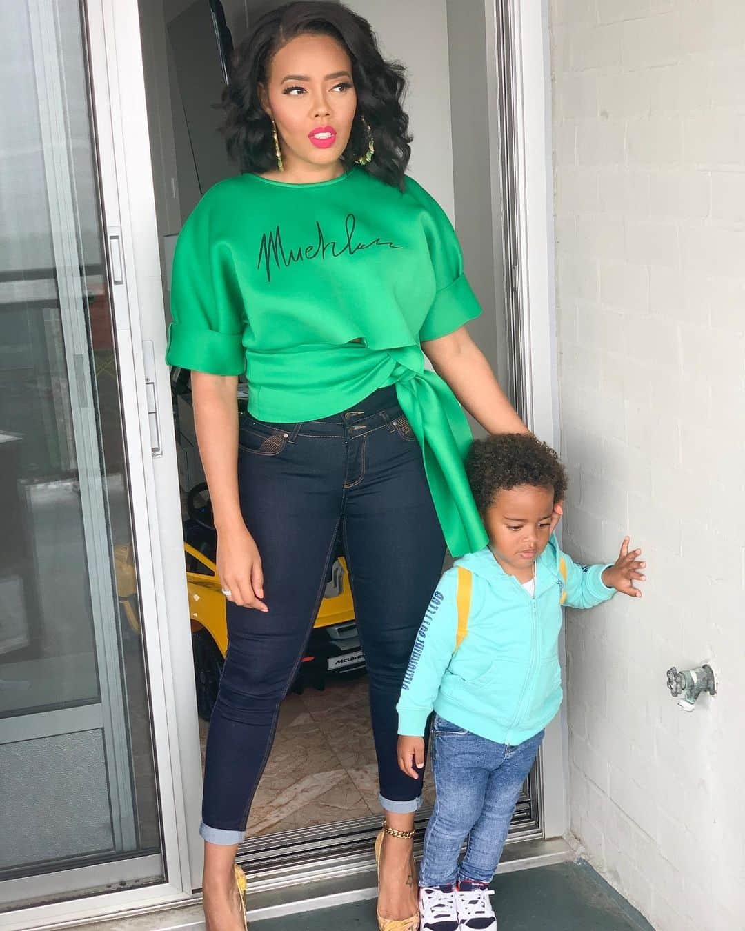 Angela Simmonsさんのインスタグラム写真 - (Angela SimmonsInstagram)「A mother’s job is never done ✅ before the day starts Sj’s activities come first .  #OnTheMove  Top : @muehlederlabel」5月31日 0時43分 - angelasimmons