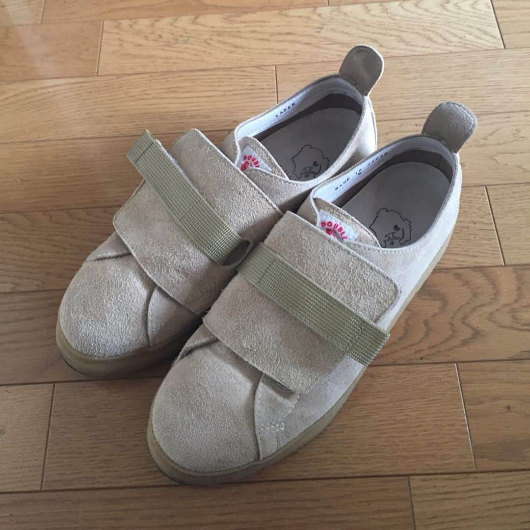 江崎峰史さんのインスタグラム写真 - (江崎峰史Instagram)「最近のお靴  #adidas#puma#月1の撮影限定で漫才の時履かせてもらってる謎の銀のやつ#doublefootwear#骨折した時靴入らんからギブスの時履いてたダブルマジックテープの靴」5月31日 0時43分 - ezakitakafumi