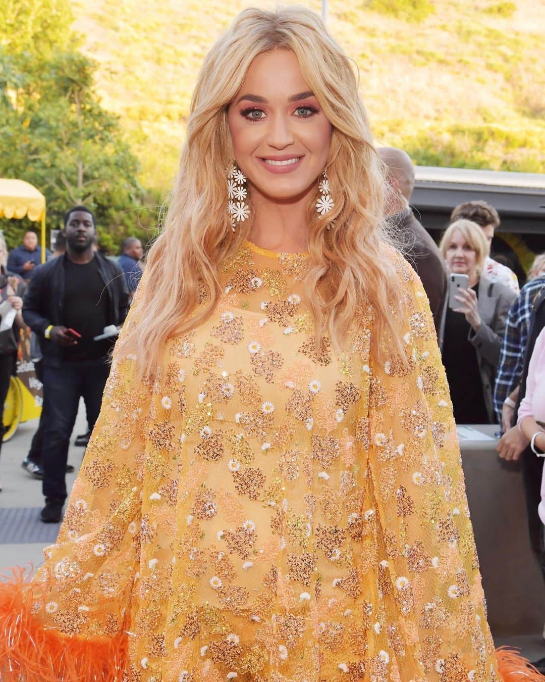 Just Jaredさんのインスタグラム写真 - (Just JaredInstagram)「@katyperry teases her new single #NeverReallyOver at her @youtubemusic fan experience event, wearing @alicemccallptyltd! See more on JustJared.com #KatyPerry Photos: @gettyimages」5月31日 0時48分 - justjared